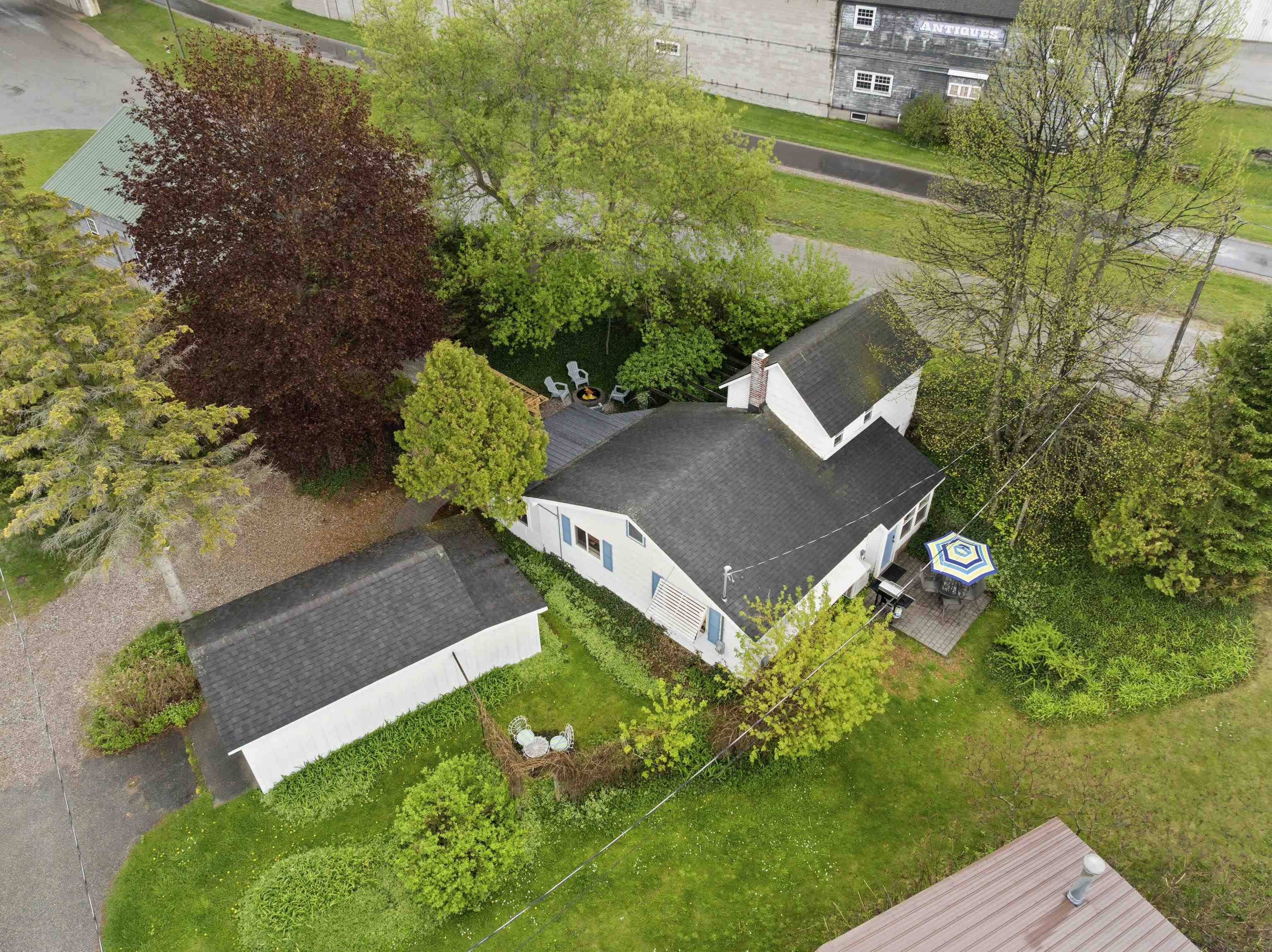 7276 Commercial ST, Benzonia Twp, MI 49617