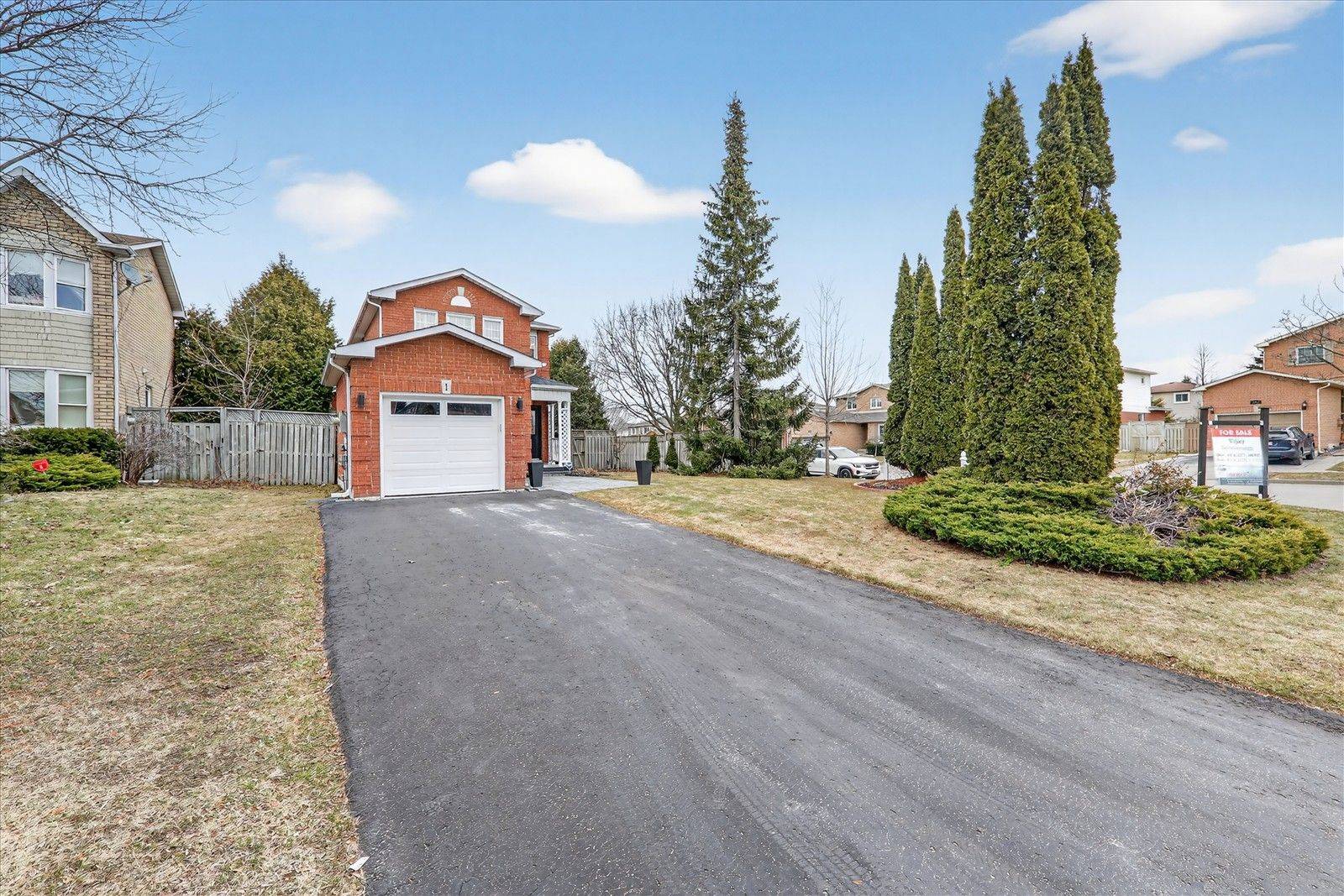 1 Aldcroft CRES, Clarington, ON L1C 4P2