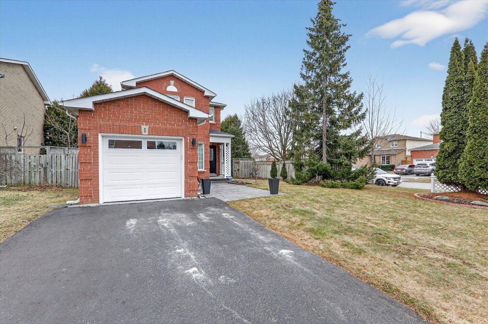 1 Aldcroft CRES, Clarington, ON L1C 4P2