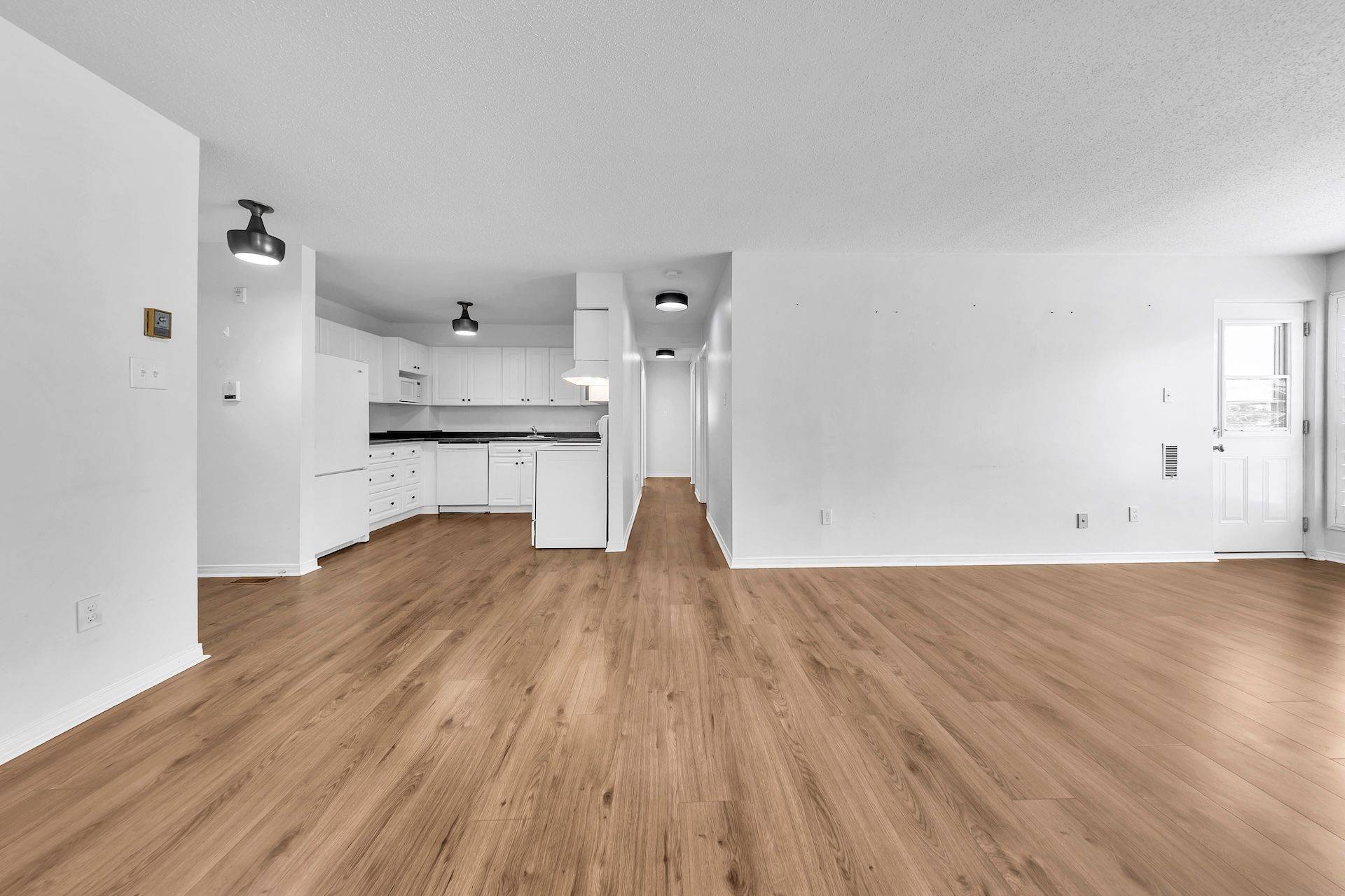 126 Bell Farm RD #212, Barrie, ON L4M 6J3