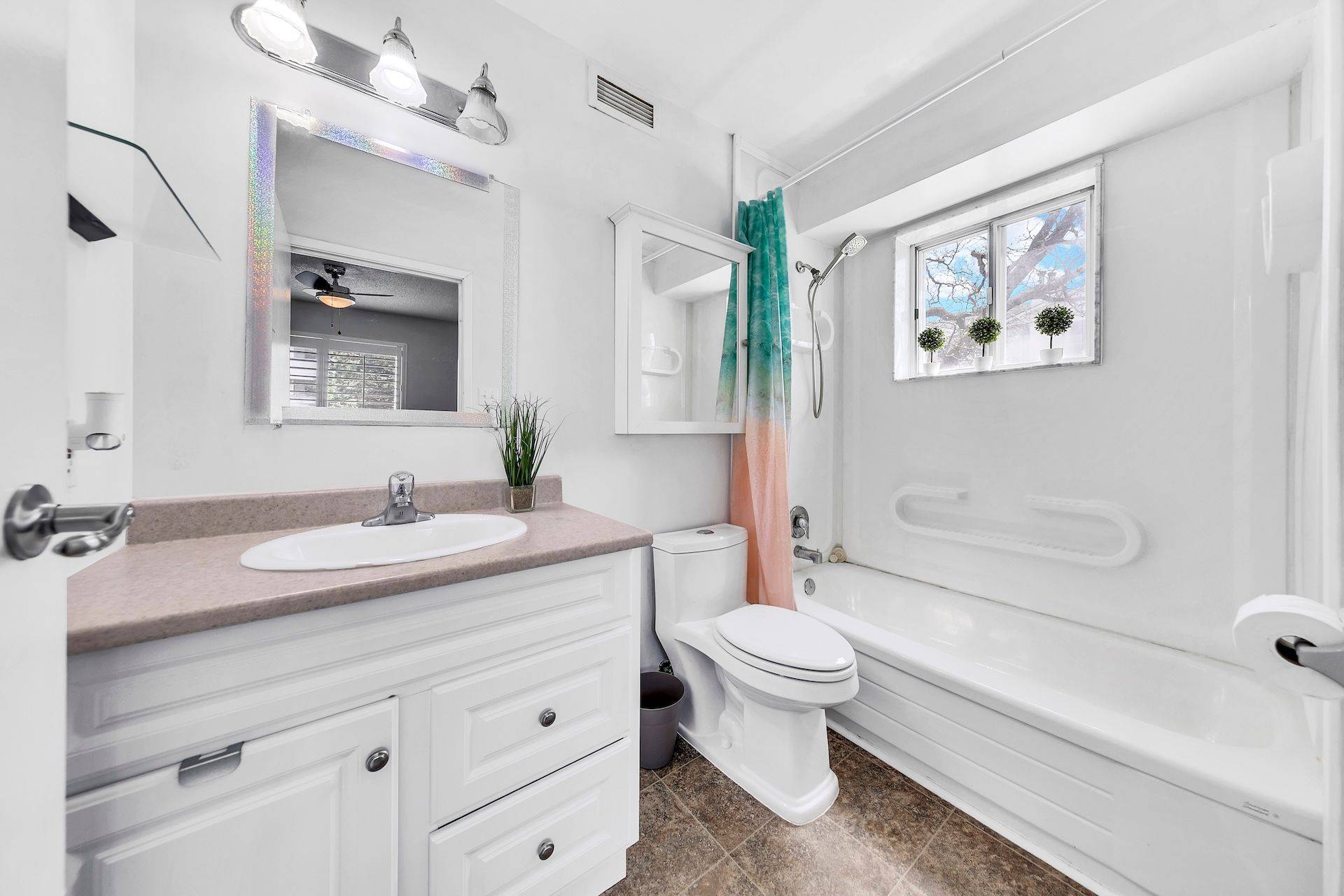 126 Bell Farm RD #212, Barrie, ON L4M 6J3