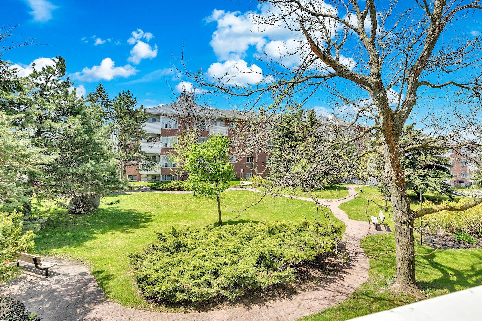 126 Bell Farm RD #212, Barrie, ON L4M 6J3