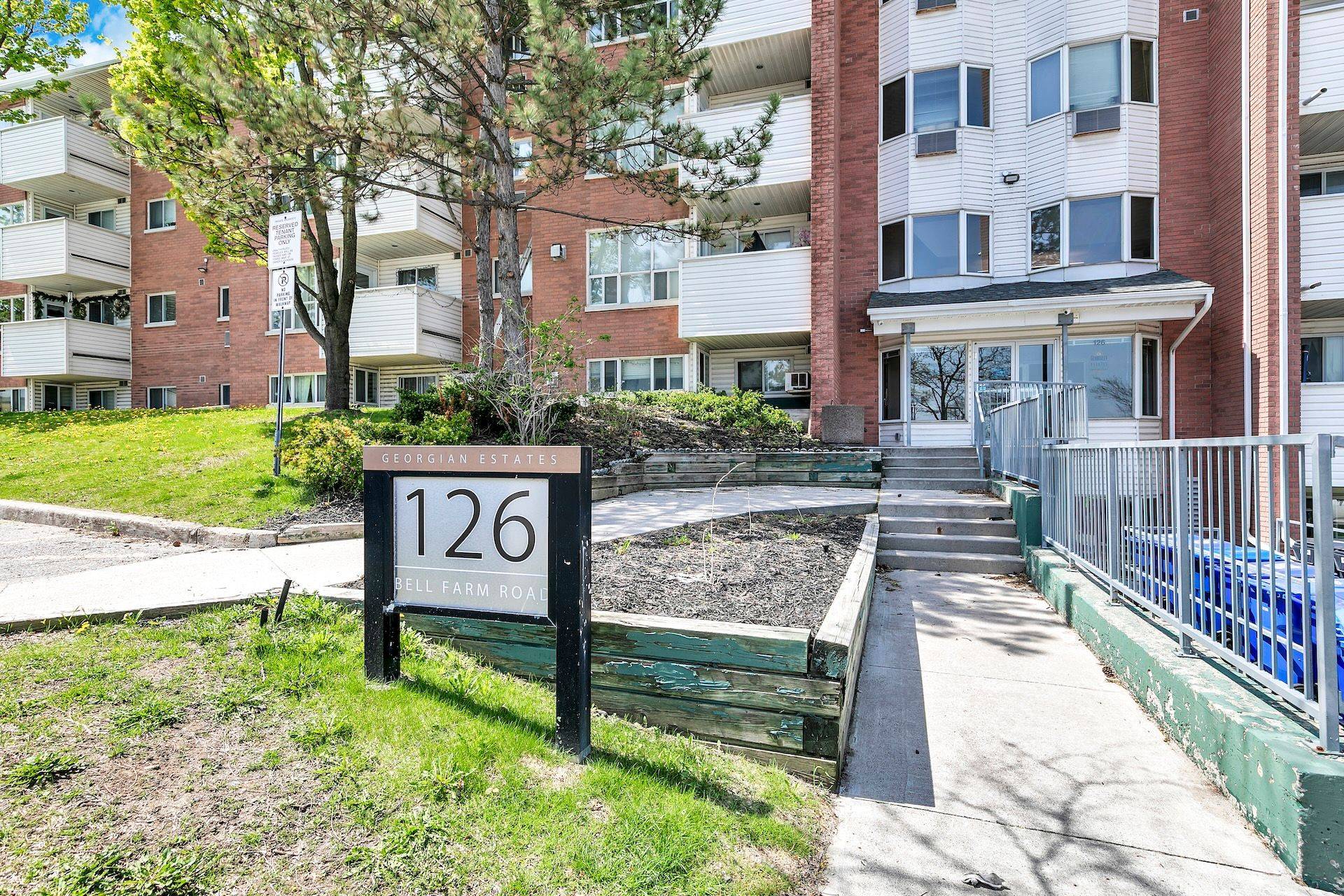 126 Bell Farm RD #212, Barrie, ON L4M 6J3