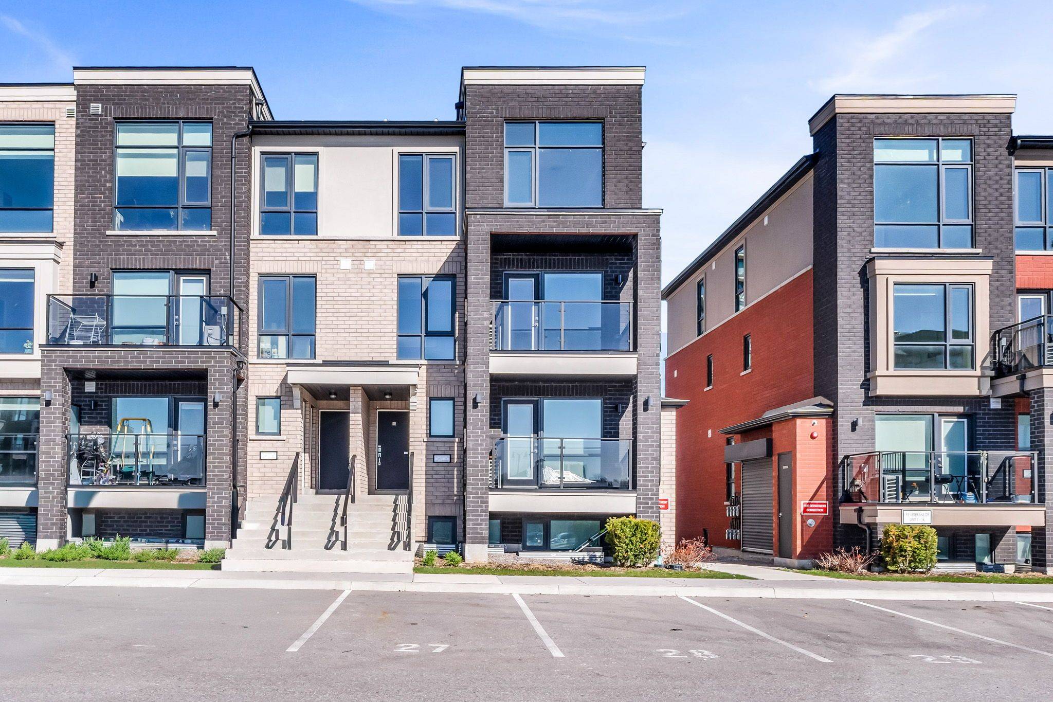 185 Veterans DR #17, Brampton, ON L7A 5L2