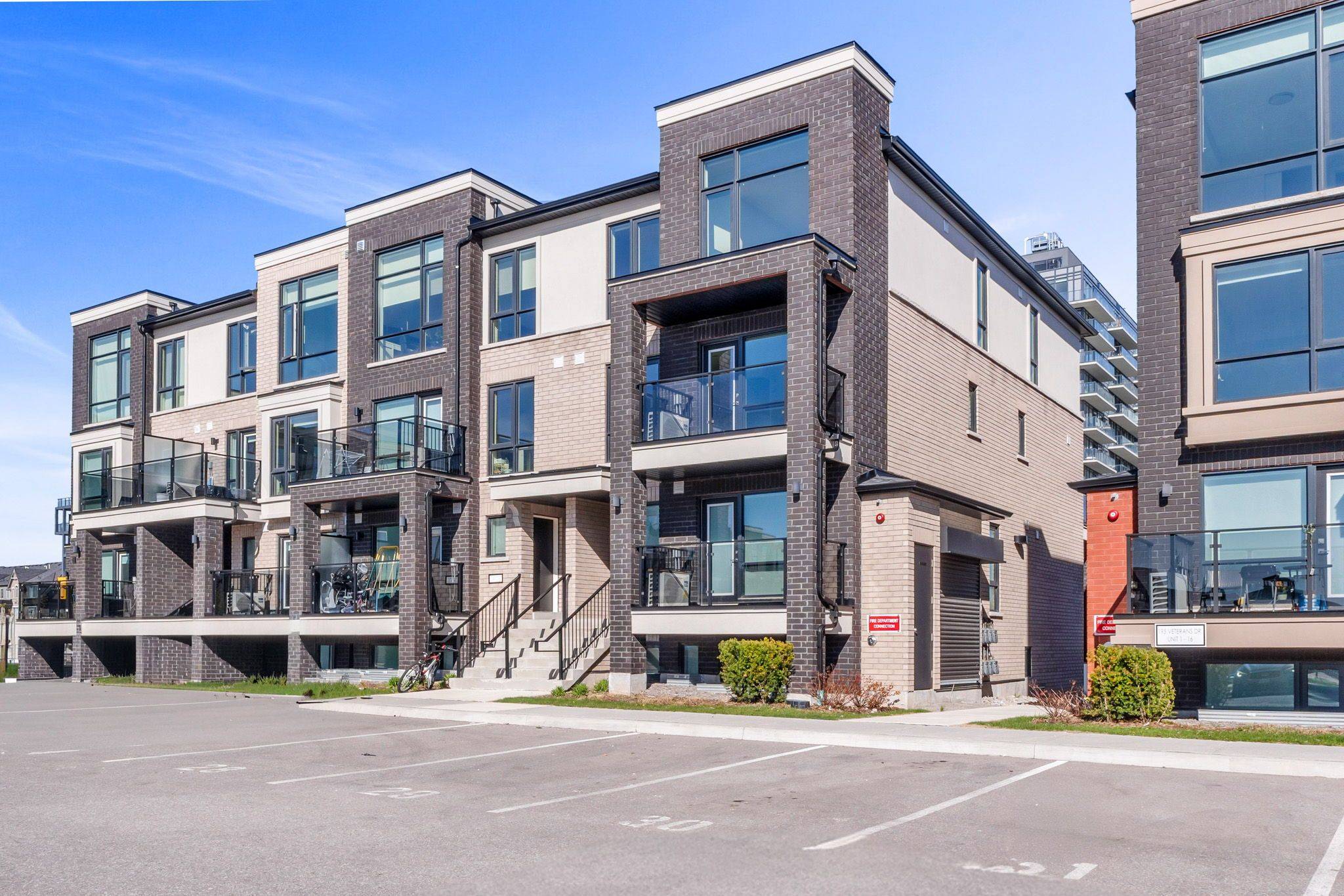 185 Veterans DR #17, Brampton, ON L7A 5L2
