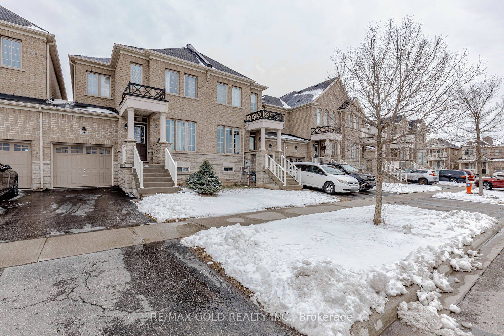 39 Chesterwood CRES, Brampton, ON L6Y 0Z4