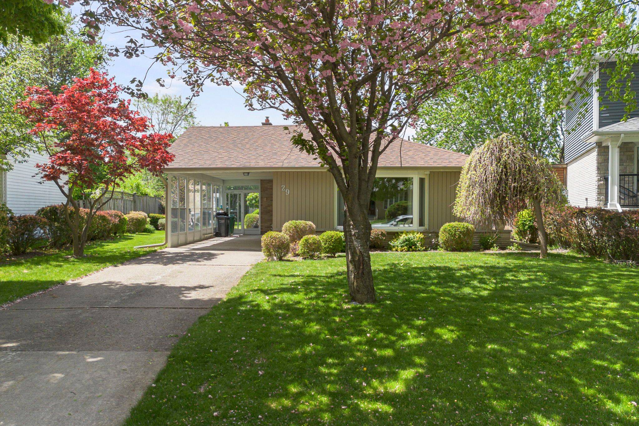 29 Ladore DR, Brampton, ON L6Y 1V4
