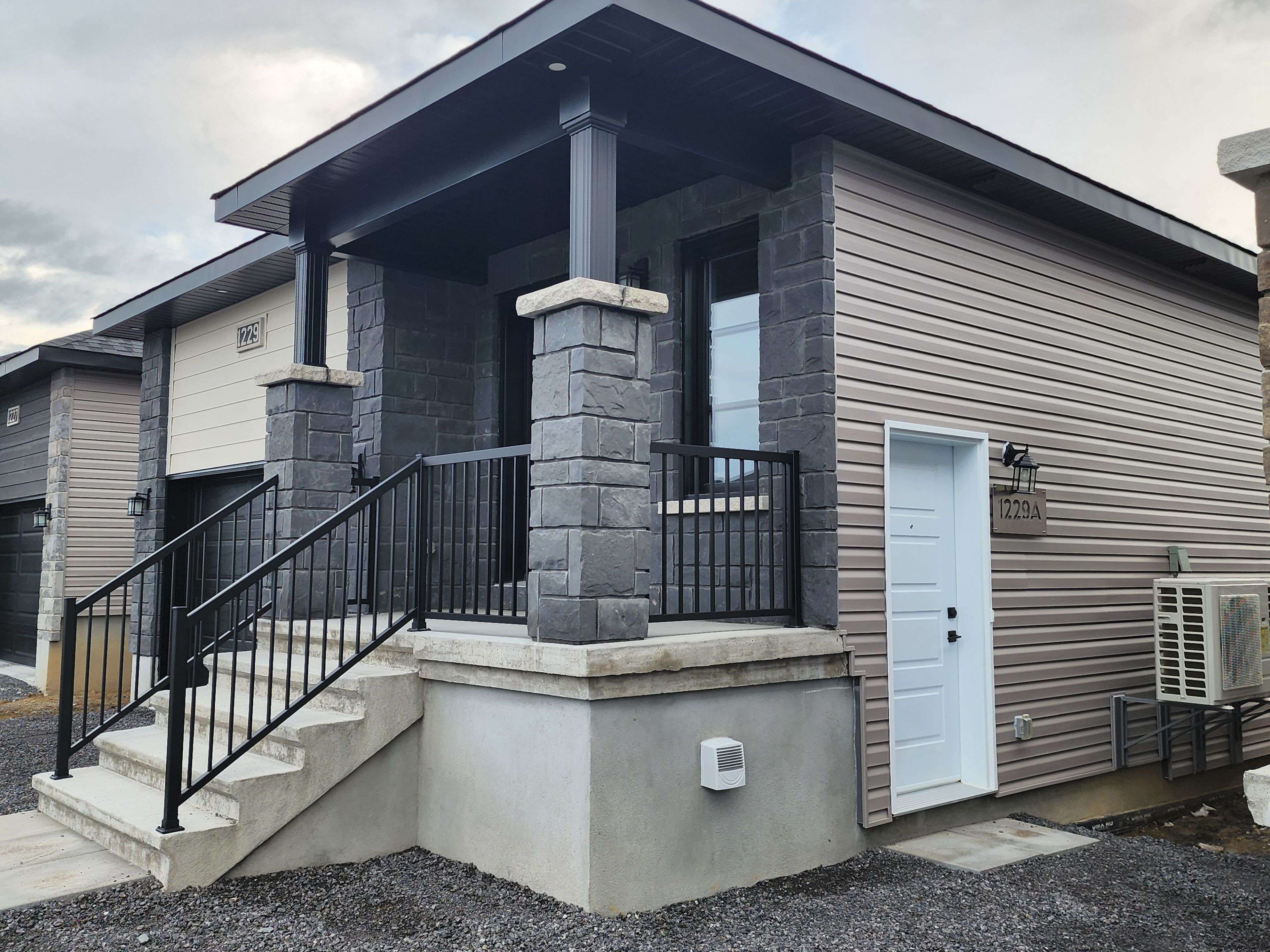 1229 Montblac CRES #A, Russell, ON K0A 1W0