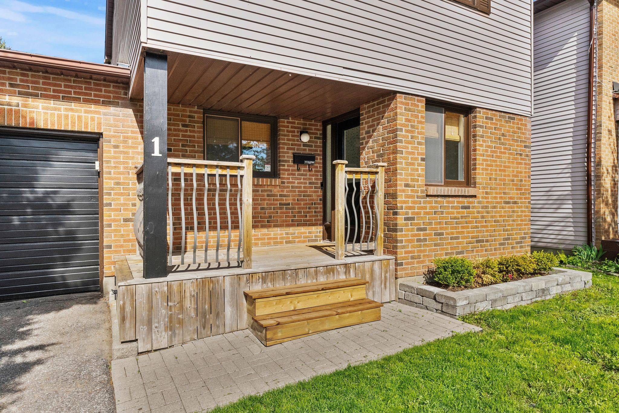 1 Airycot CIR, Barrhaven, ON K2J 2L2