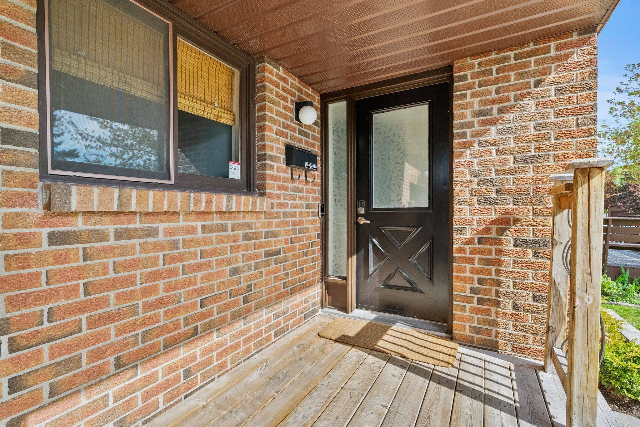 1 Airycot CIR, Barrhaven, ON K2J 2L2