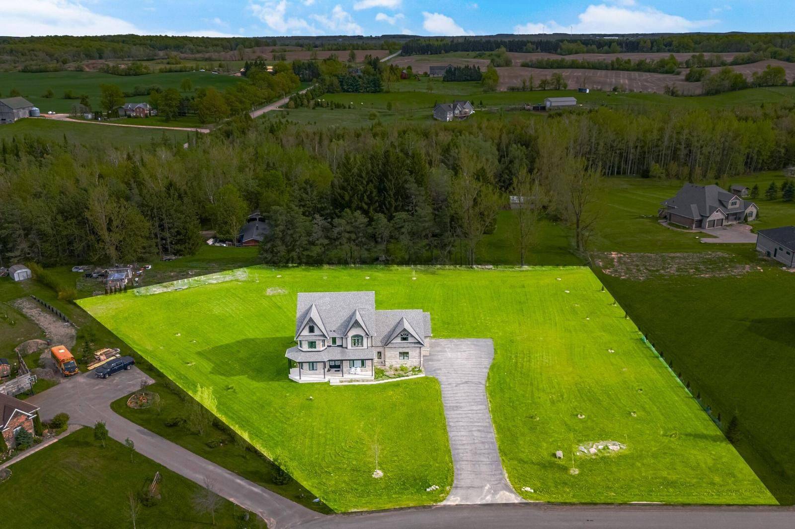 26 Country Meadows DR, Amaranth, ON L9V 3T8