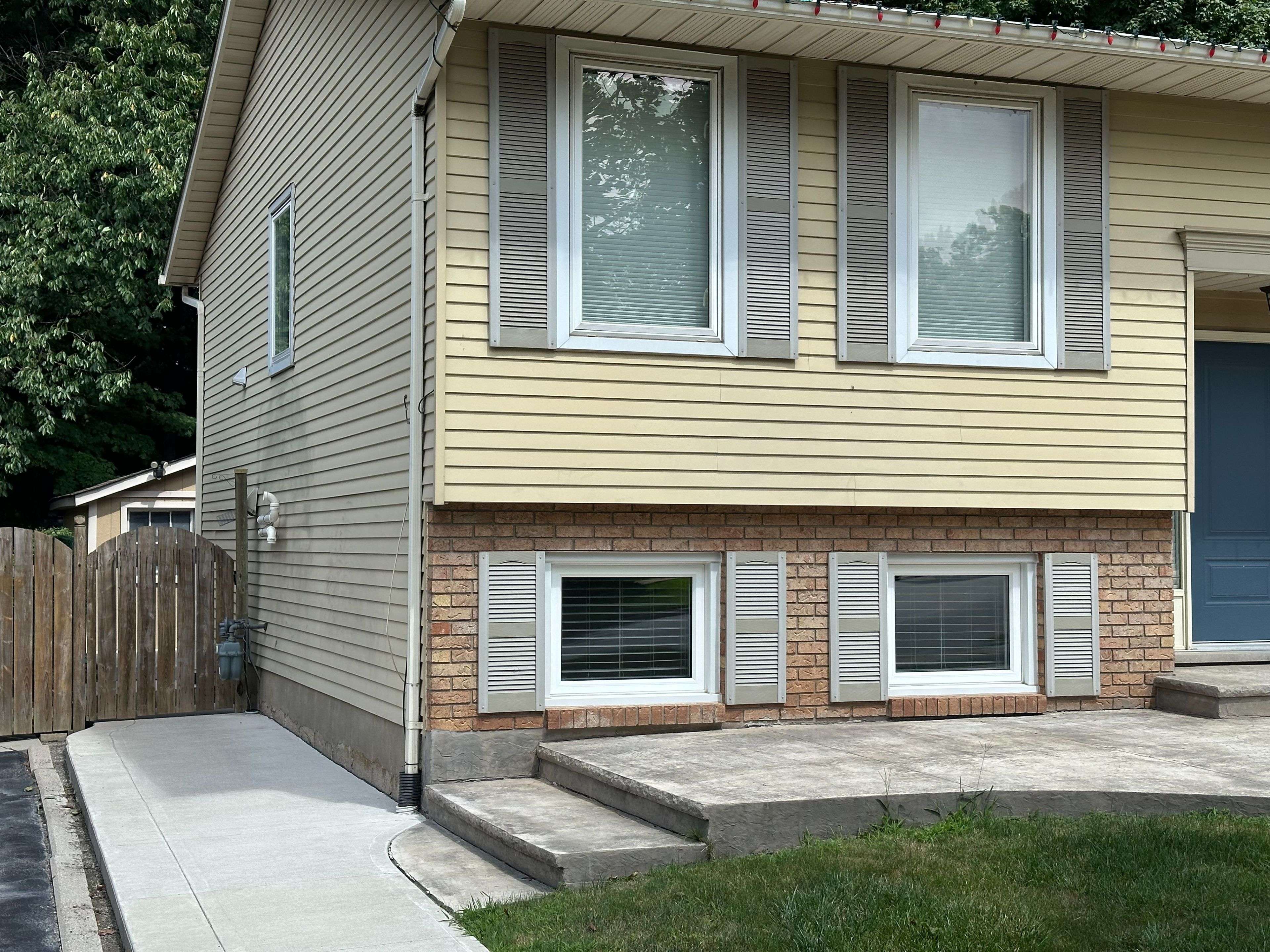 36 Inglewood CT #B, Grimsby, ON L3M 4S2