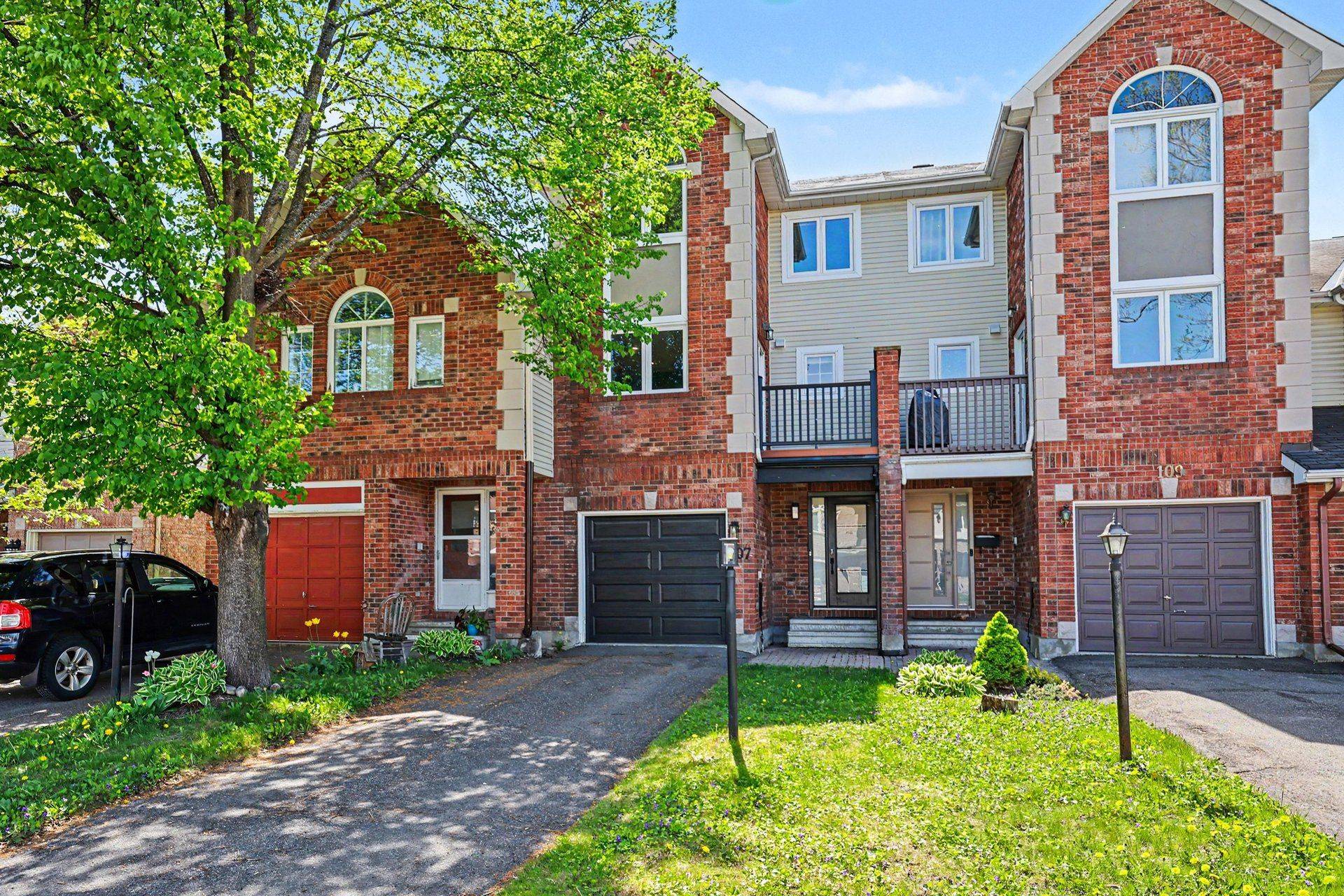 107 Woodpark WAY, Barrhaven, ON K2J 4C7