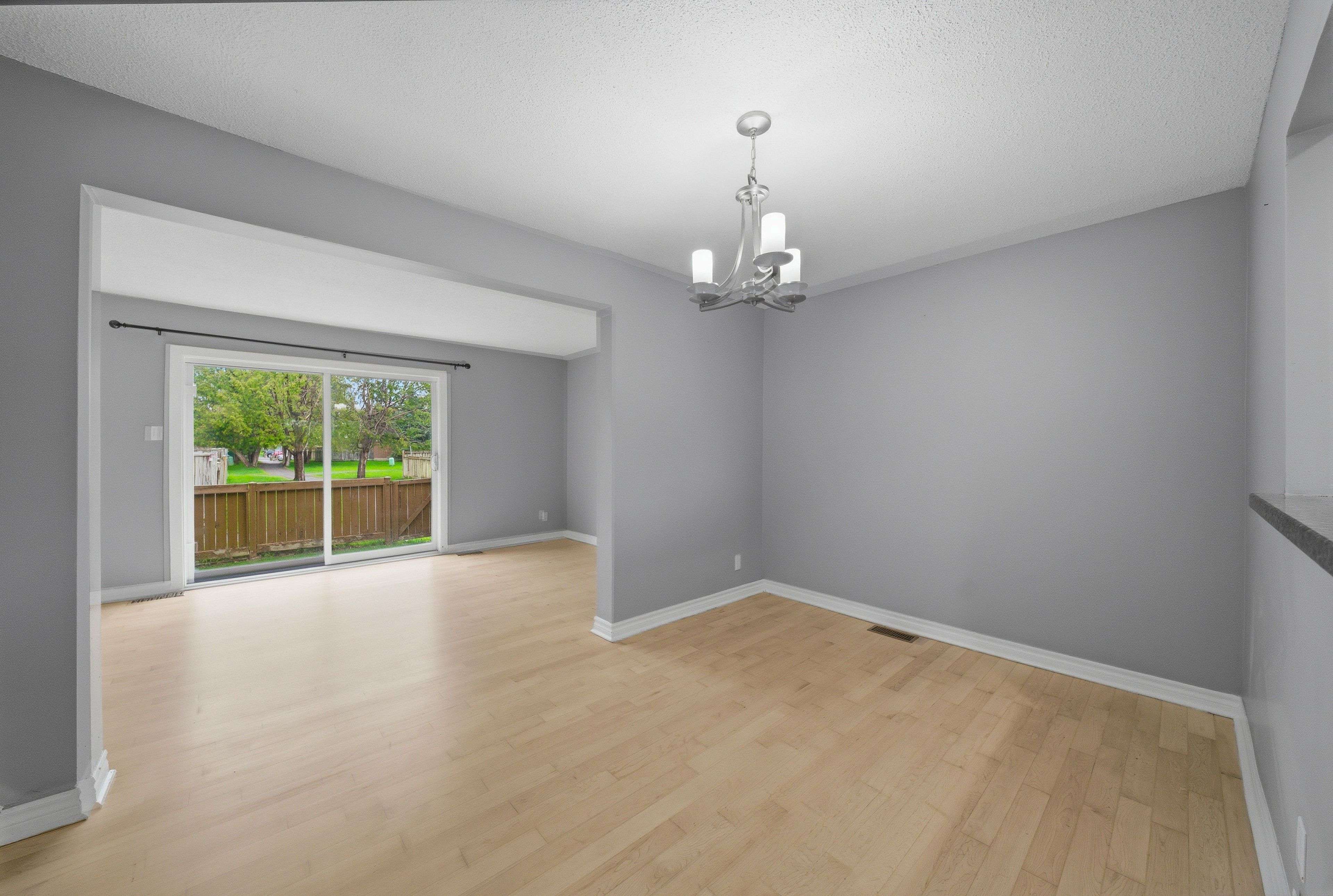 1713 Heatherington RD, Hunt Club - South Keys And Area, ON K1V 8T8