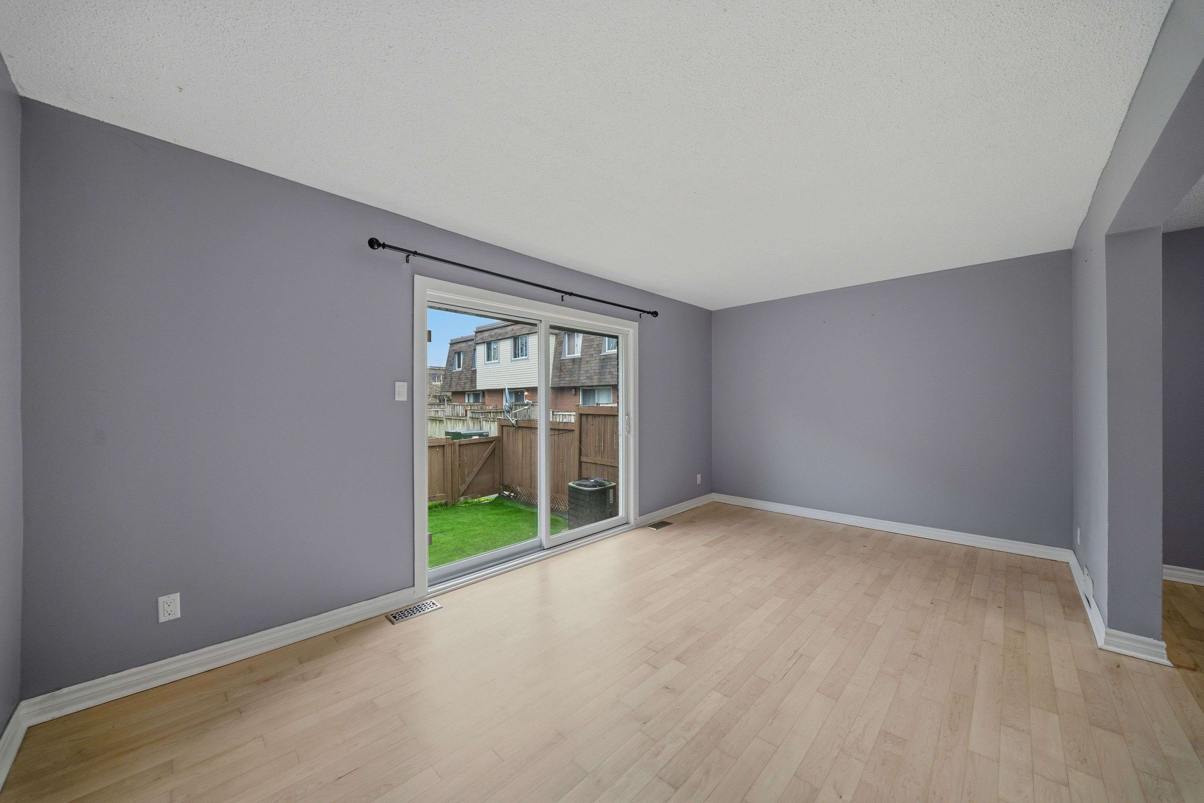 1713 Heatherington RD, Hunt Club - South Keys And Area, ON K1V 8T8