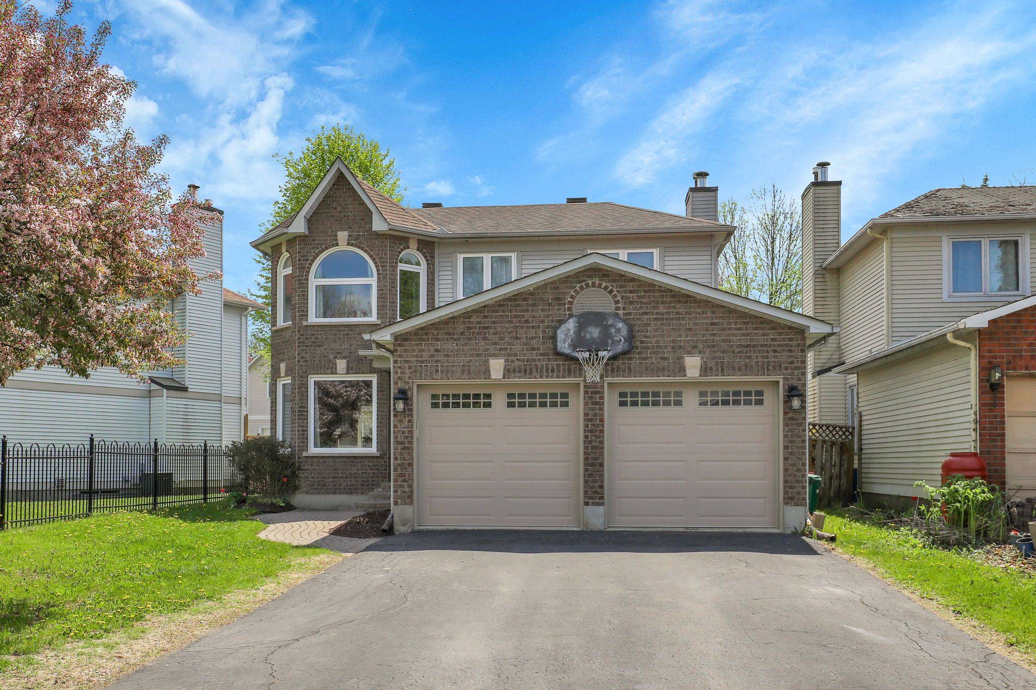 50 Picasso DR, Hunt Club - South Keys And Area, ON K1G 5S6