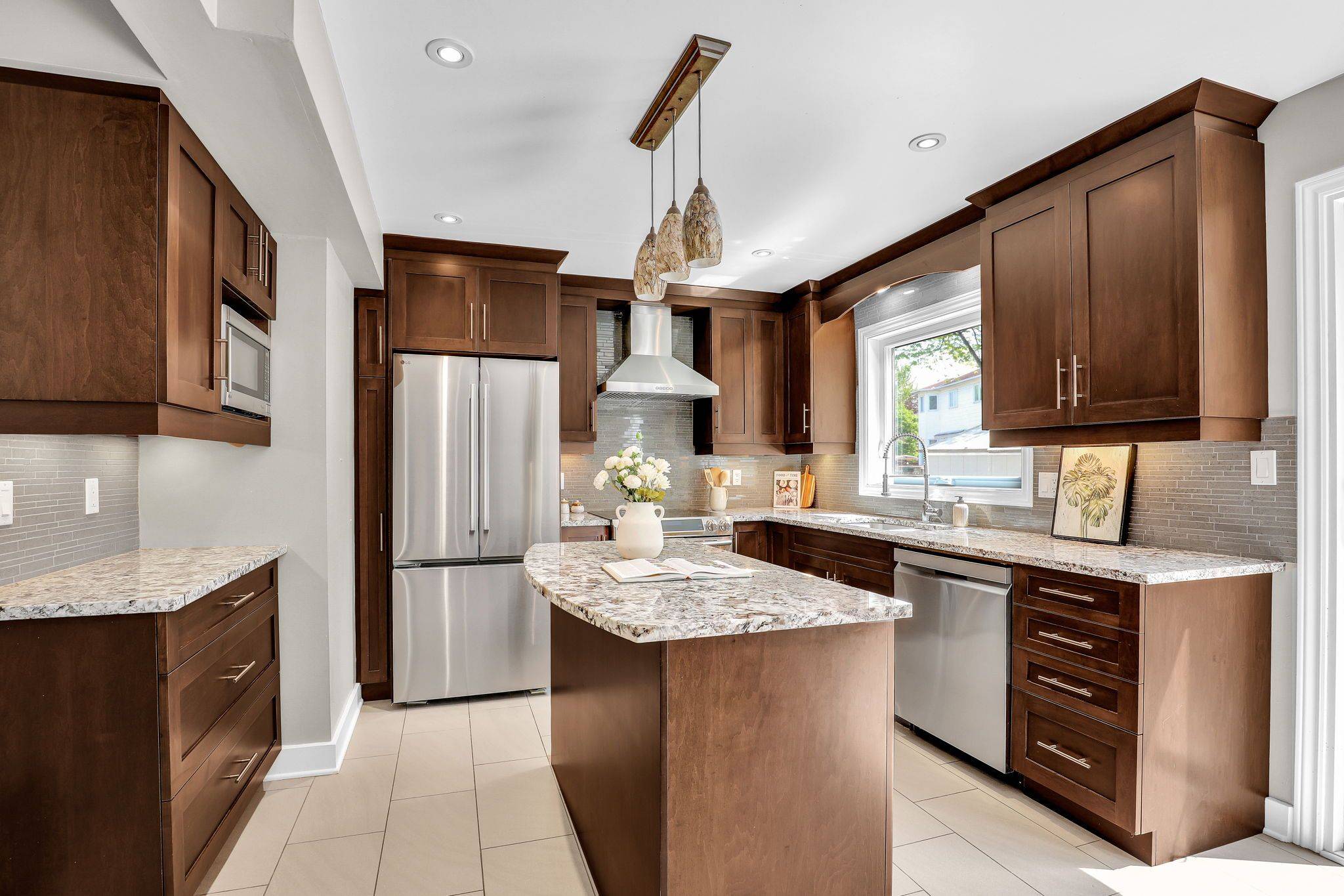 50 Picasso DR, Hunt Club - South Keys And Area, ON K1G 5S6