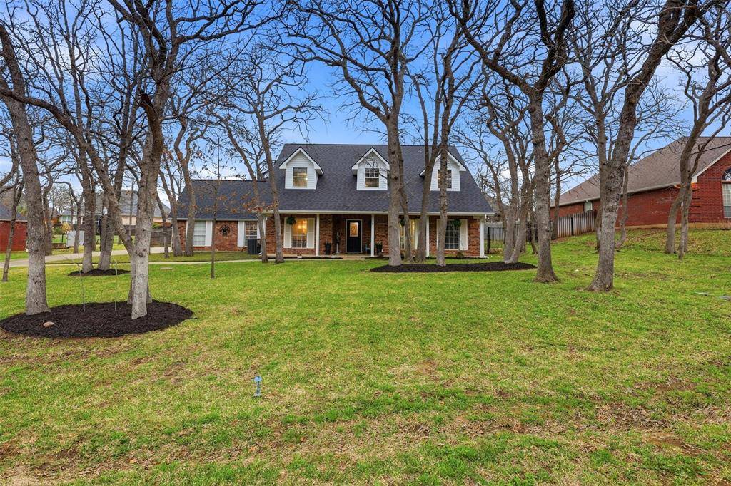 111 Hillside Drive E, Burleson, TX 76028