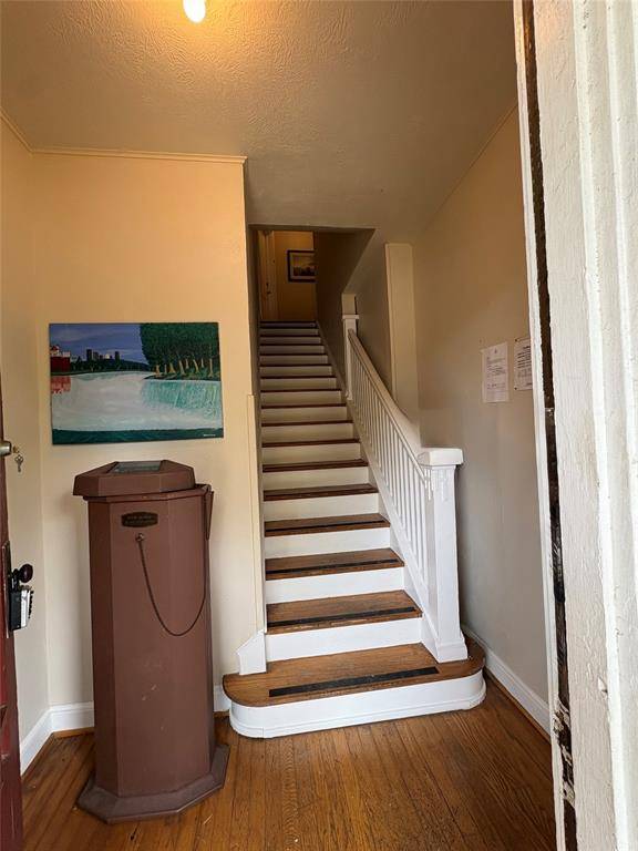 907 N Bishop Avenue #B, Dallas, TX 75208