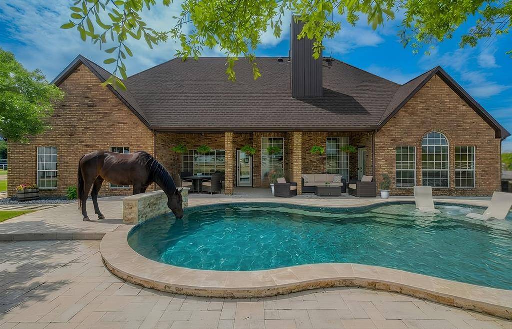 13507 Friendship Road, Pilot Point, TX 76258