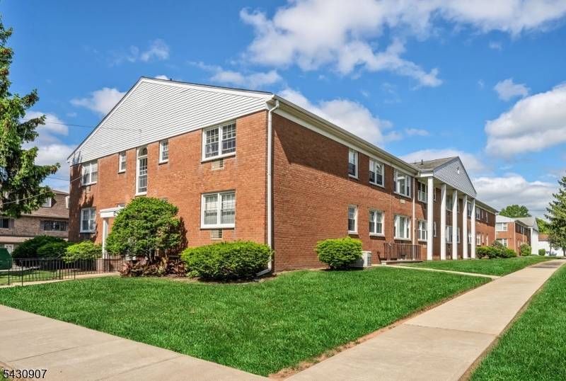 565 Grove St Unit E10 #10, Clifton City, NJ 07013