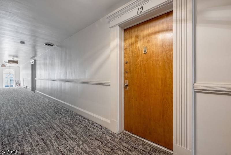 565 Grove St Unit E10 #10, Clifton City, NJ 07013