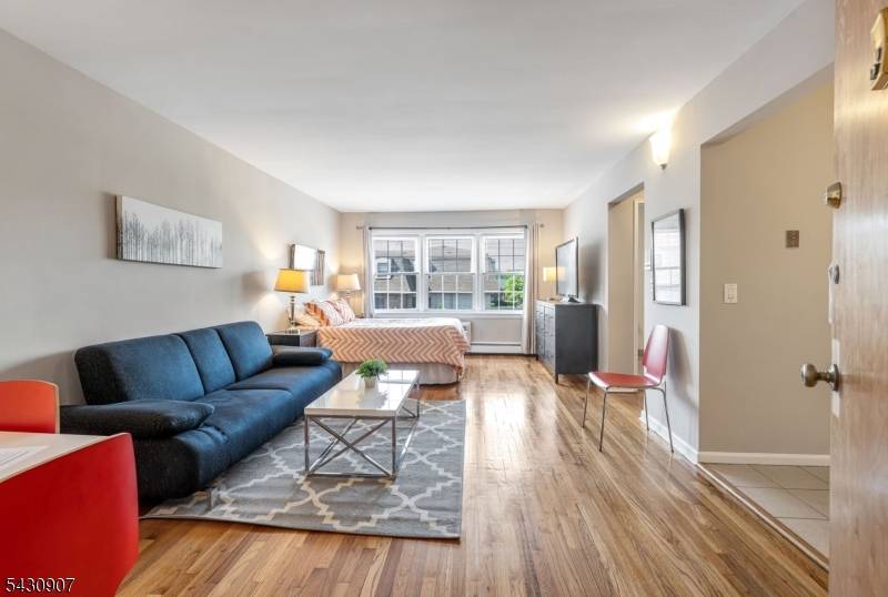 565 Grove St Unit E10 #10, Clifton City, NJ 07013