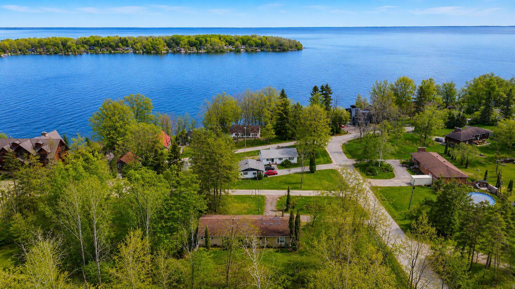 303 Shoreline DR, Oro-medonte, ON L0L 1T0