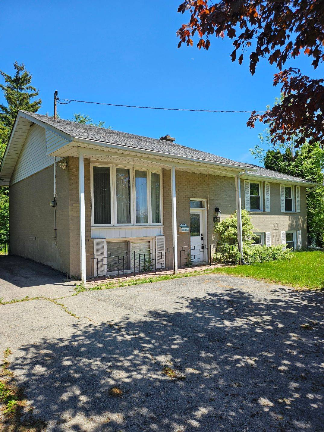409 Tennyson DR, Oakville, ON L6L 3Z2