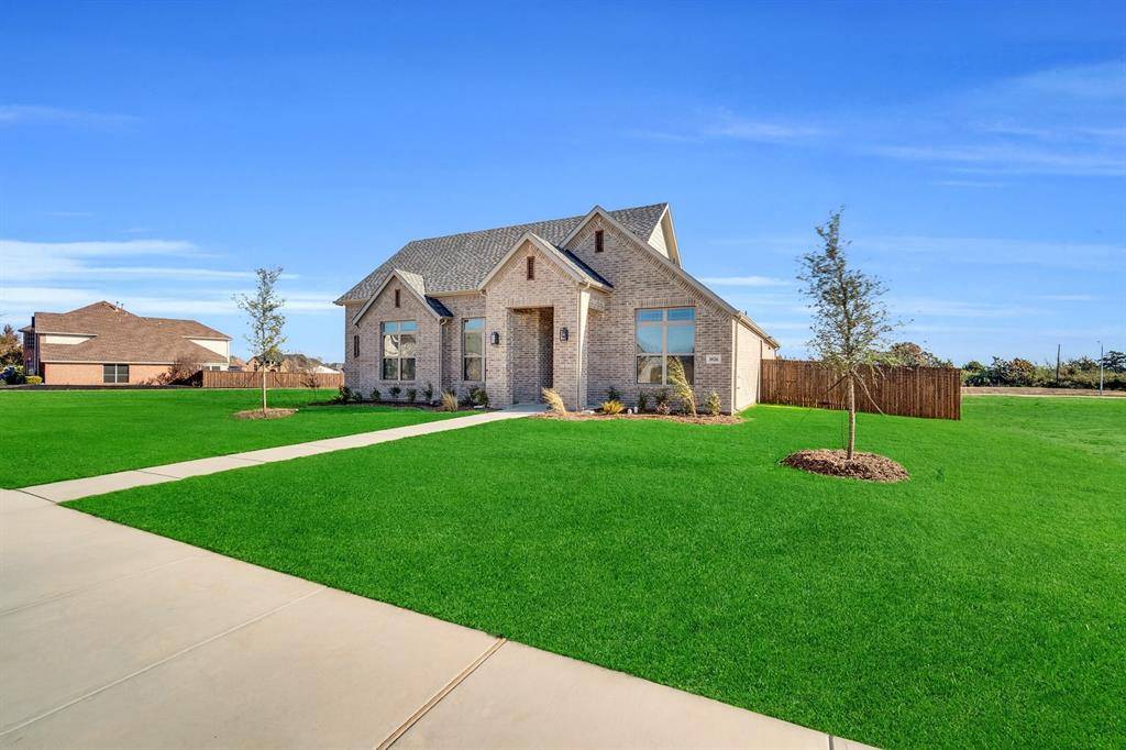 1026 Beaverbrook Lane, Desoto, TX 75115