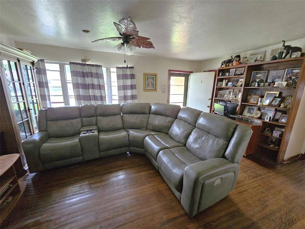 2714 Crest Ridge Drive, Dallas, TX 75228