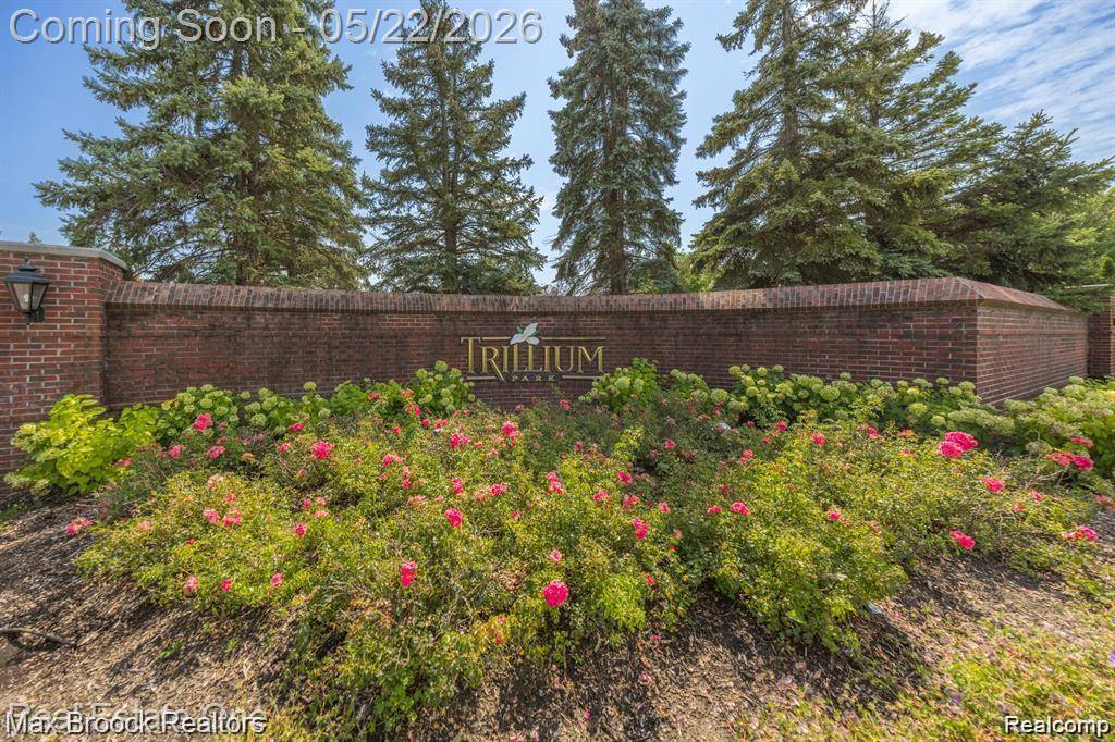 1102 Abigail CT, Commerce Charter Township, MI 48390