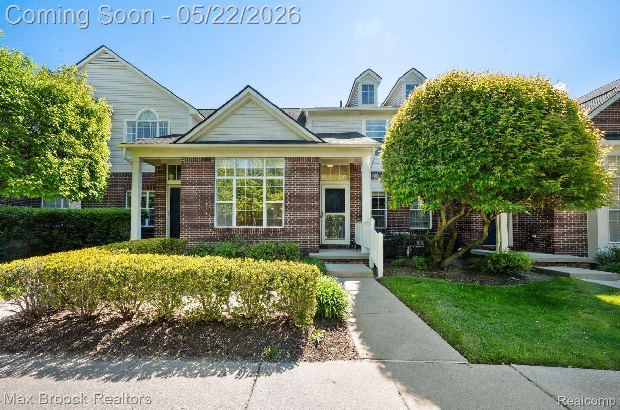 1102 Abigail CT, Commerce Charter Township, MI 48390