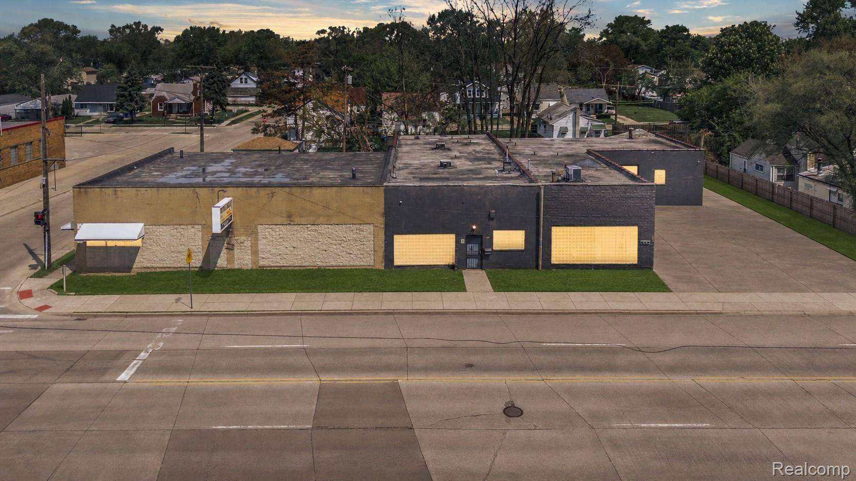 8407 E 9 Mile RD, Warren, MI 48089