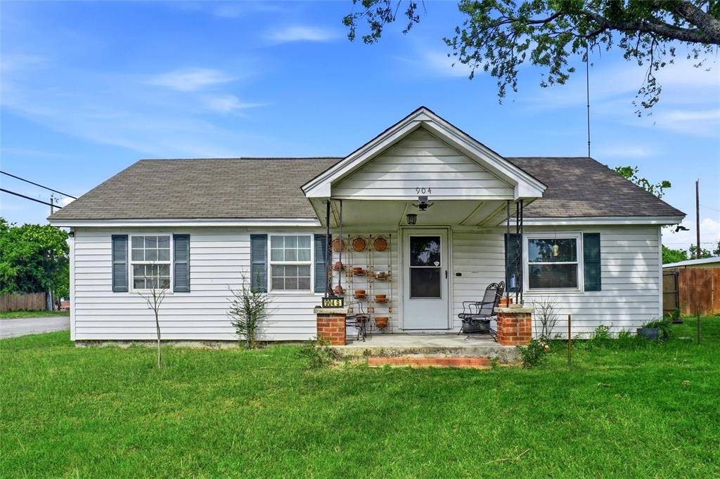 904 S Perrin Street, Decatur, TX 76234