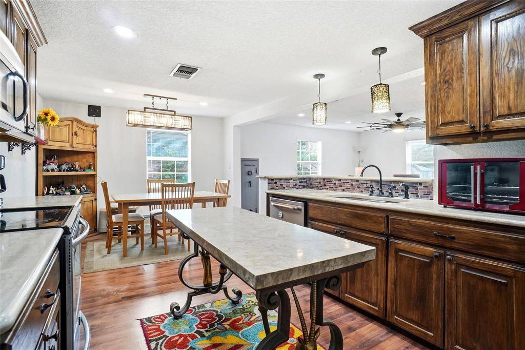 904 S Perrin Street, Decatur, TX 76234