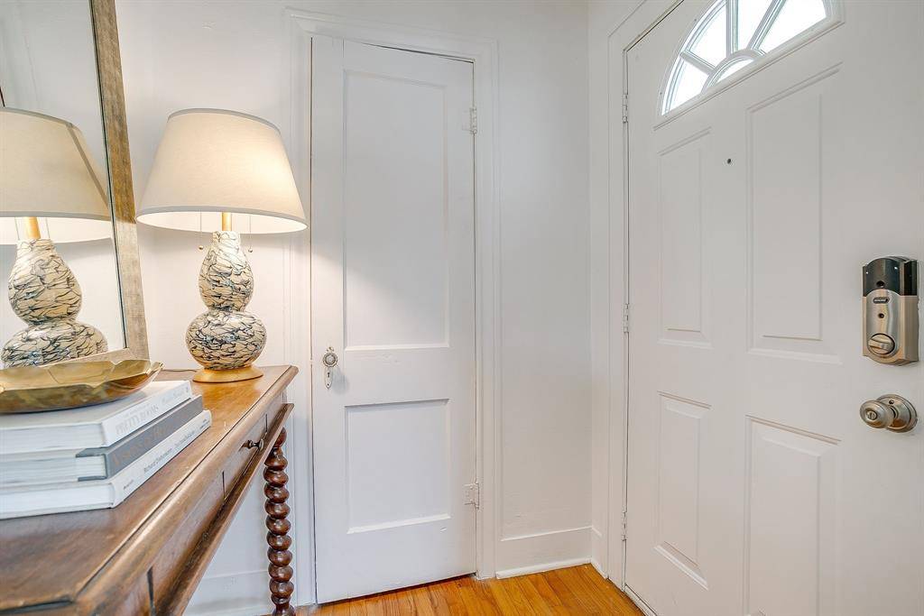 5613 Pershing Avenue, Fort Worth, TX 76107