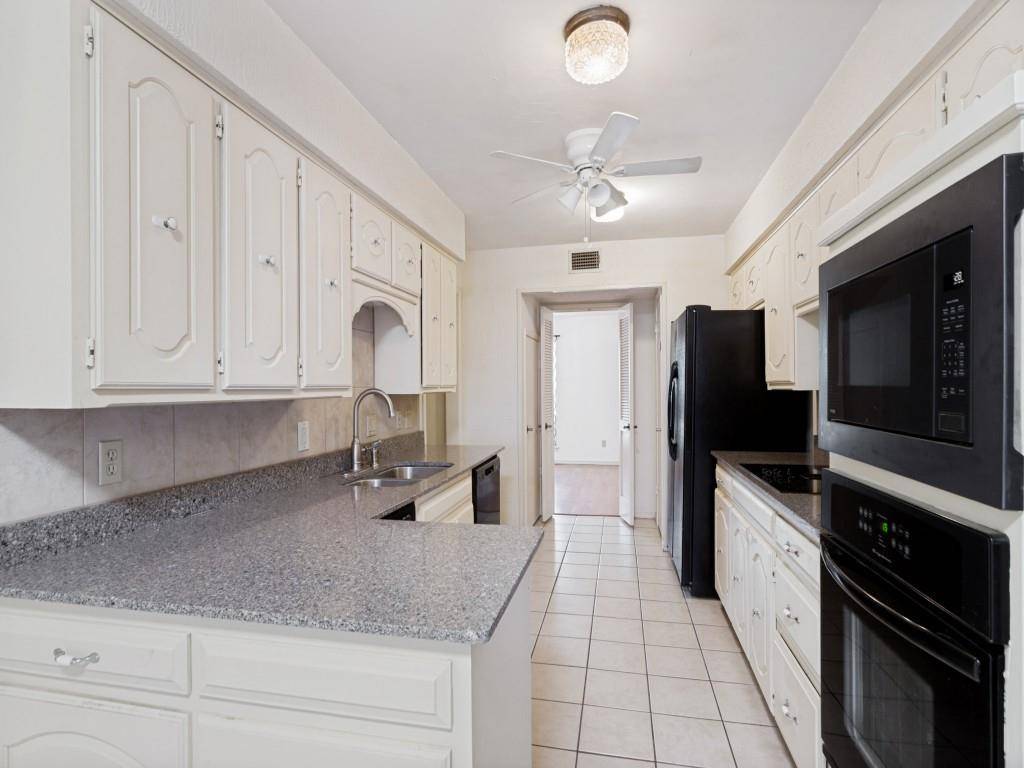 412 Oakmont Lane N, Fort Worth, TX 76112