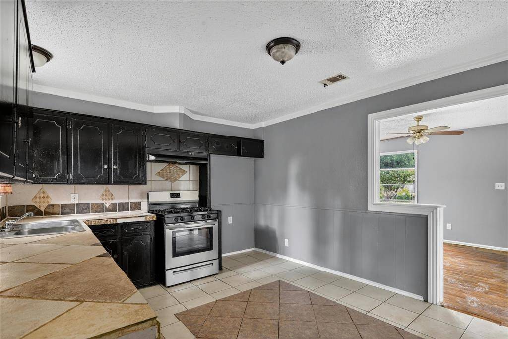 8752 Woodcastle Drive, Dallas, TX 75217