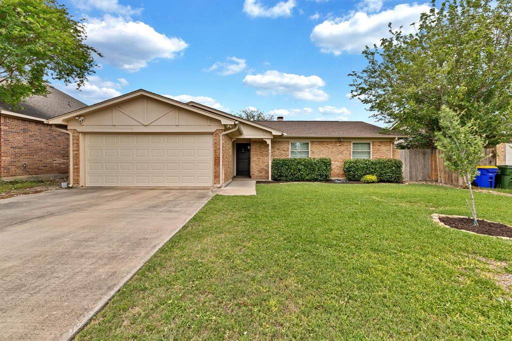 6553 Blue Grass Drive, Watauga, TX 76148