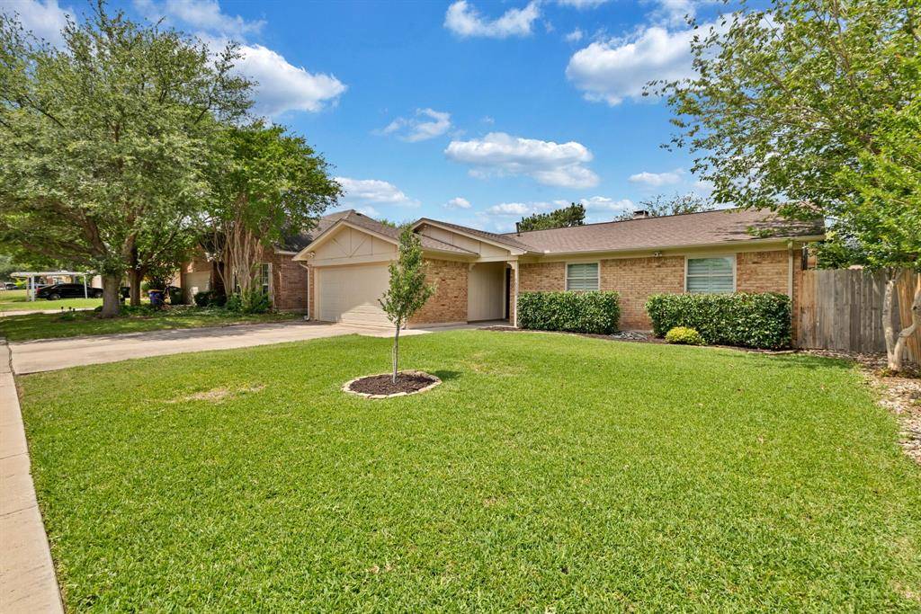6553 Blue Grass Drive, Watauga, TX 76148