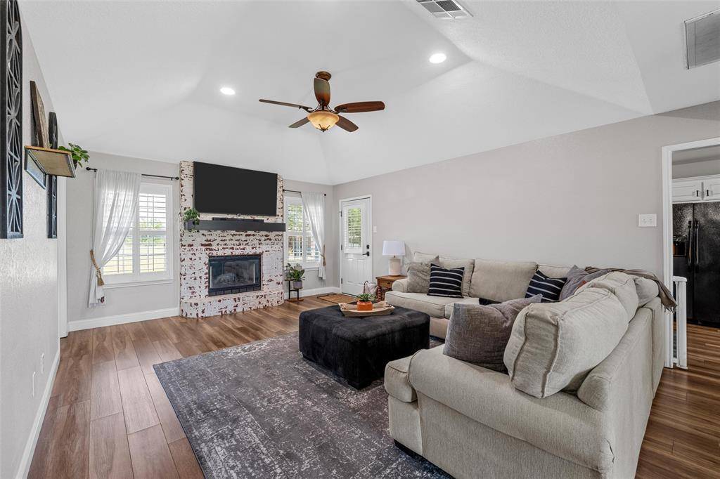 274 Dove Hill Lane, China Spring, TX 76633