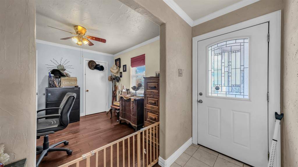 412 Douglas Street, Burleson, TX 76028
