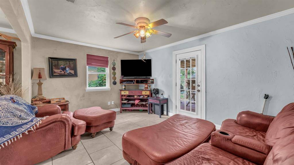 412 Douglas Street, Burleson, TX 76028