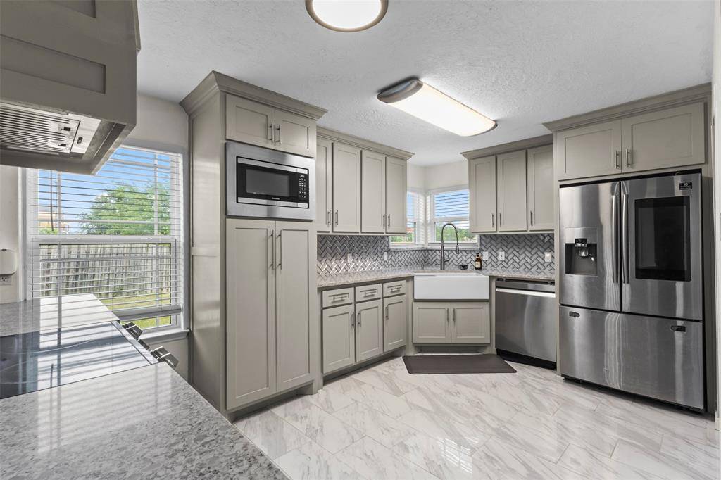 8800 Crestbrook Drive, Fort Worth, TX 76179