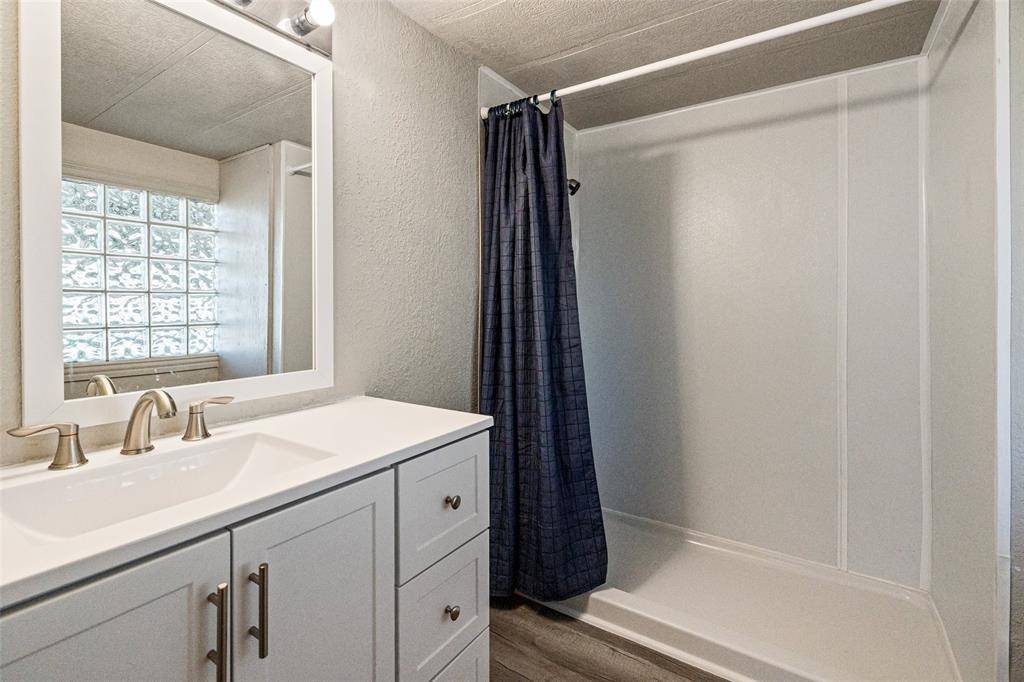 4001 Gloria Drive, Granbury, TX 76049