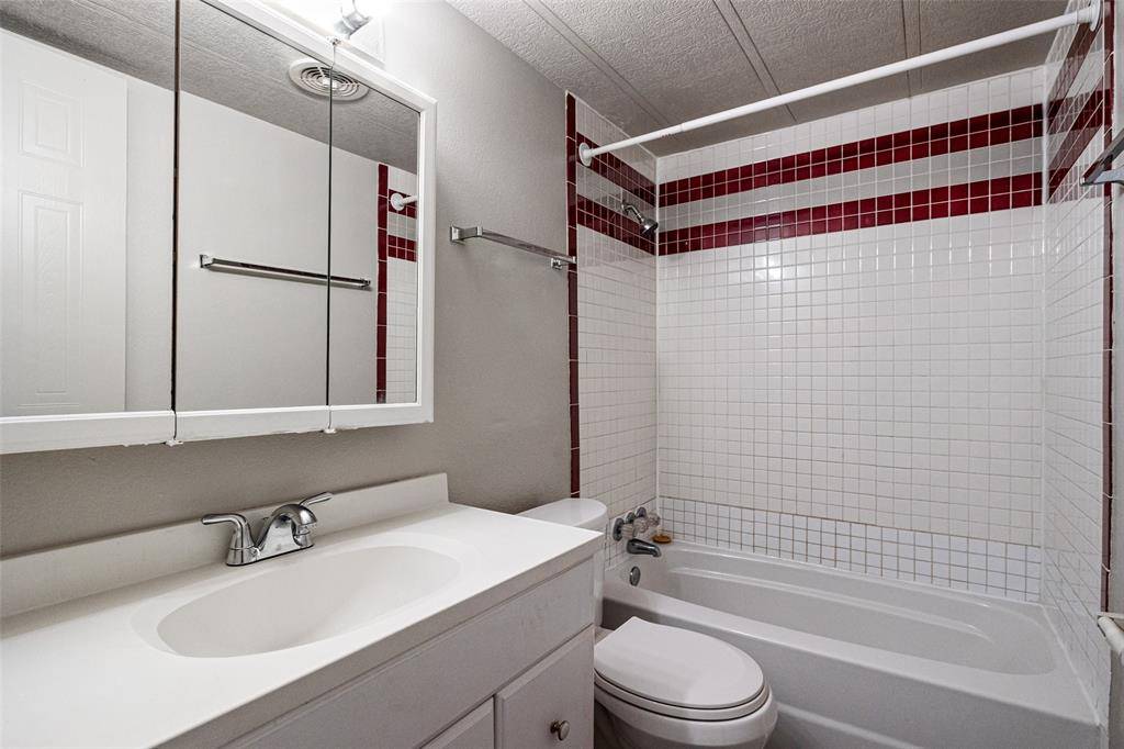 4001 Gloria Drive, Granbury, TX 76049