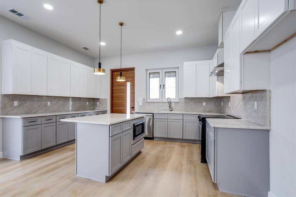 814 Premier Parkway, Grand Prairie, TX 75051
