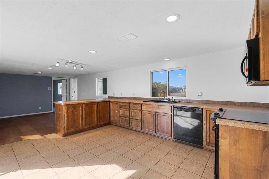 3205 Oak Hill Drive, Granbury, TX 76048