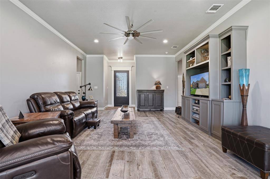 5007 Terlingua Drive, Granbury, TX 76048